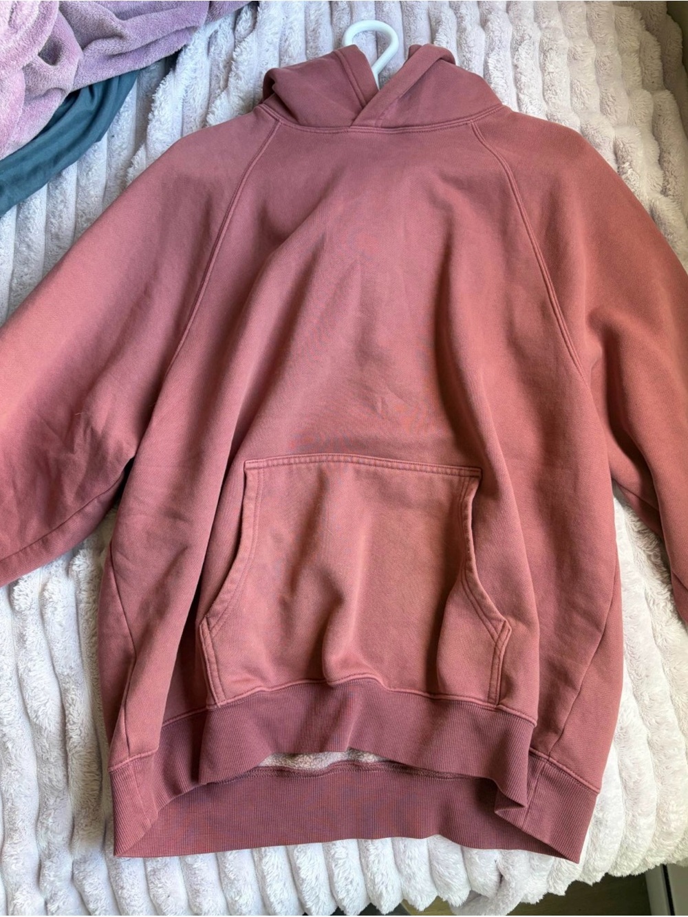 Aritzia TNA MegaFit Hoodie in Faded Opera Rose